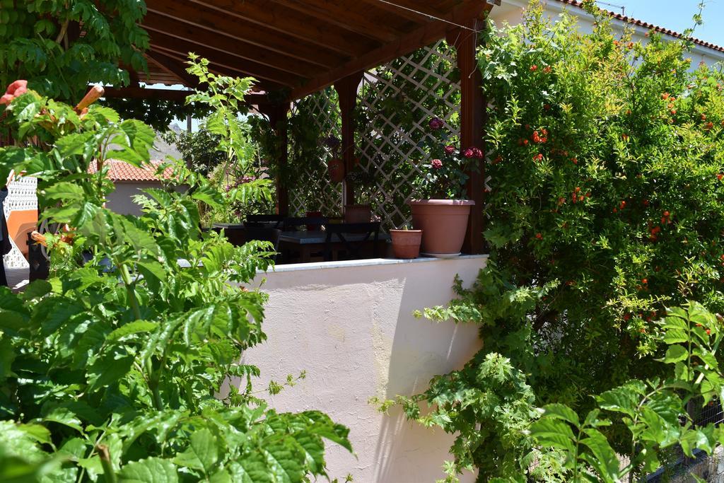 Krinelos Rooms Skala Eresou Exterior foto